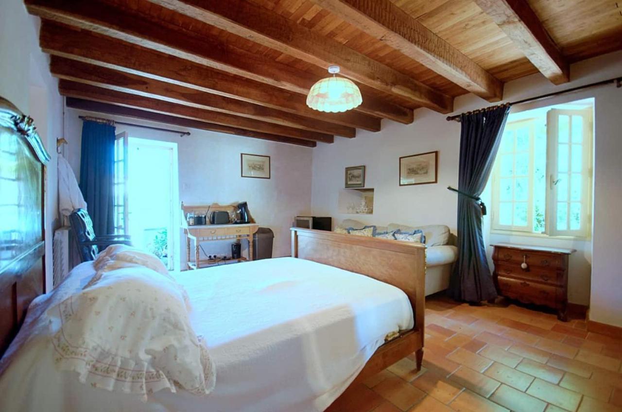 Les Grozilles Bed & Breakfast Feuillade Bagian luar foto