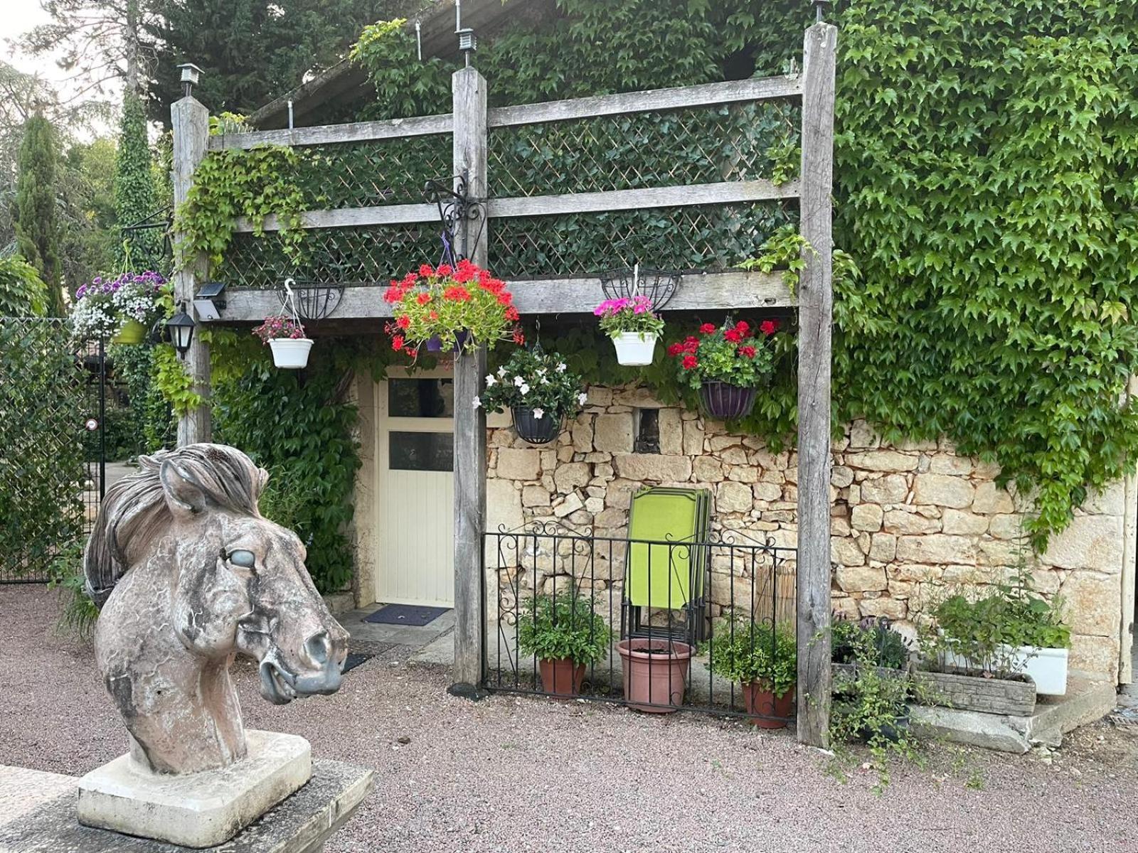 Les Grozilles Bed & Breakfast Feuillade Bagian luar foto